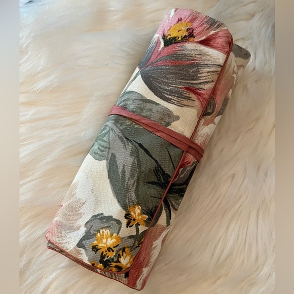 Accessories - Beautiful Colorful Floral Print Roll-Up Jewelry Organizer/Travel Bag